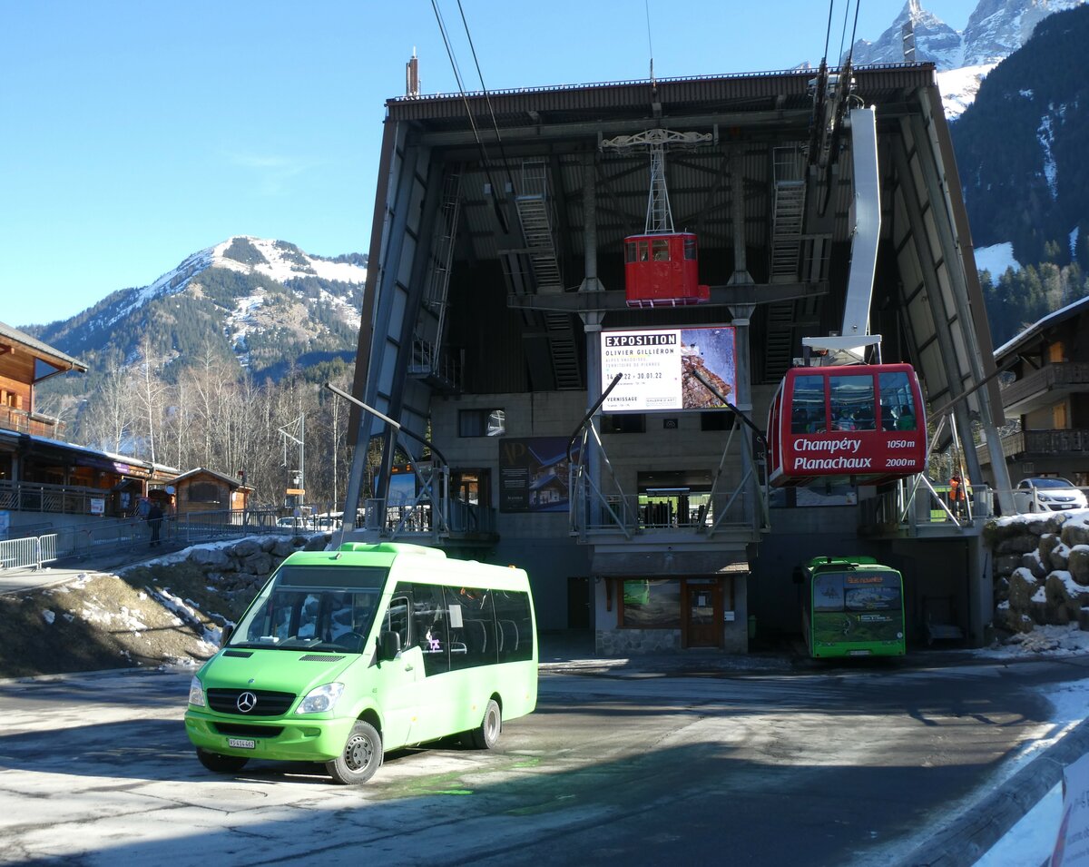 (232'466) - TPC Aigle - Nr. 453/VS 414'462 - Mercedes am 29. Januar 2022 beim Bahnhof Champry