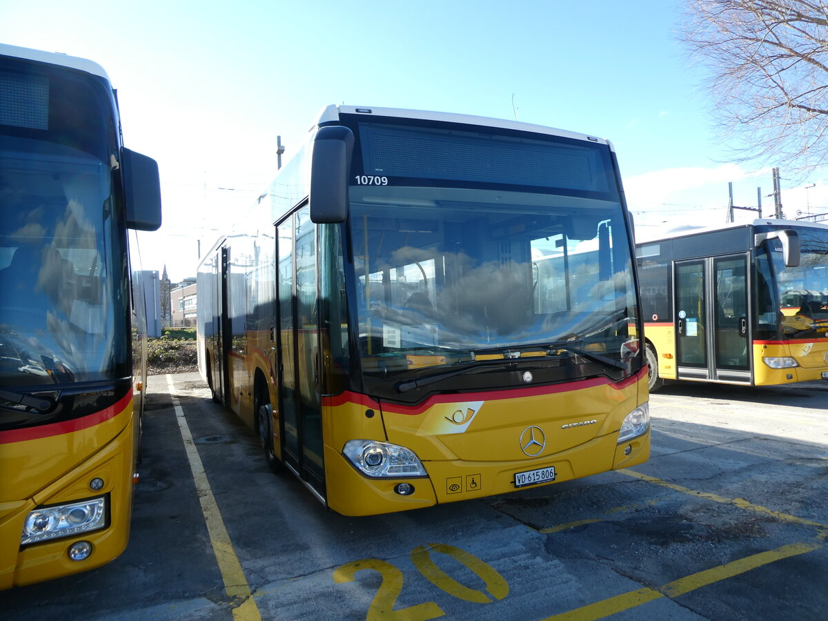 (232'512) - CarPostal Ouest - VD 615'806 - Mercedes am 30. Januar 2022 in Yverdon, Garage