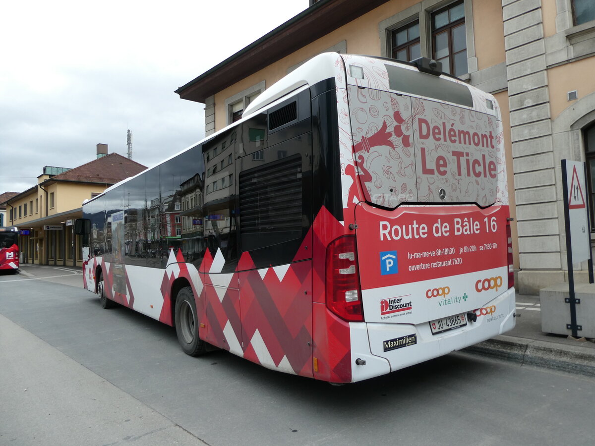 (232'670) - CarPostal Ouest - JU 43'865 - Mercedes am 6. Februar 2022 beim Bahnhof Delmont