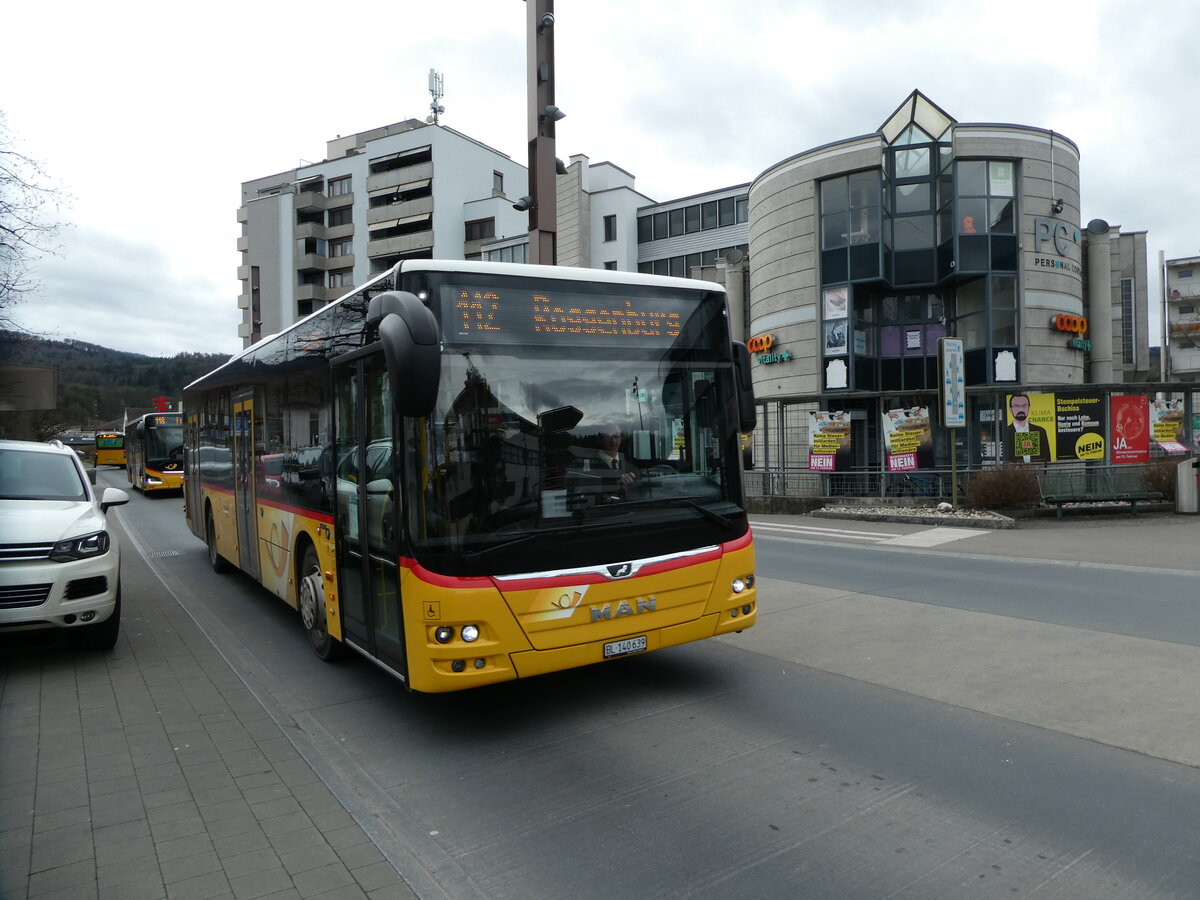 (232'686) - PostAuto Nordschweiz - BL 140'639 - MAN am 6. Februar 2022 beim Bahnhof Laufen