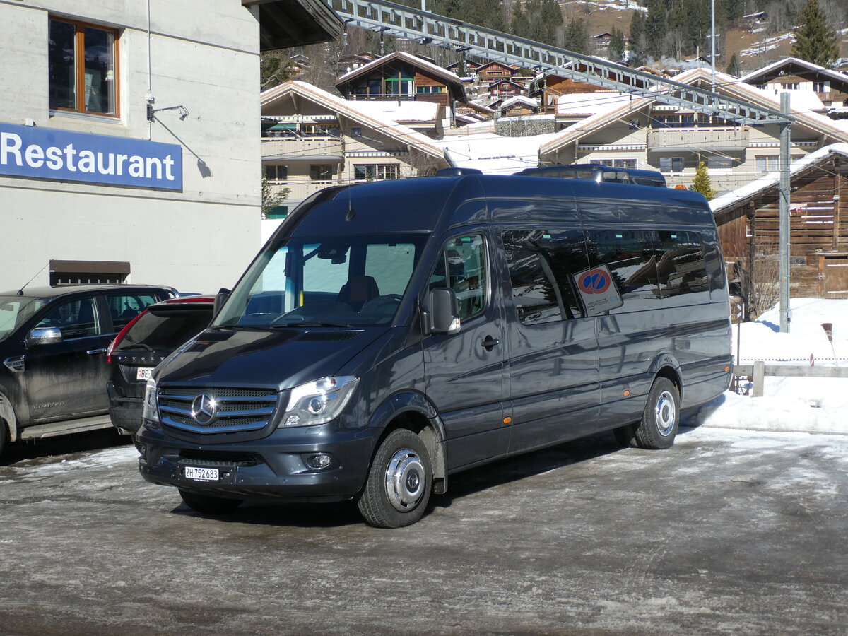 (232'855) - Meier, Zrich - ZH 752'683 - Mercedes am 13. Februar 2022 beim Bahnhof Grindelwald Grund