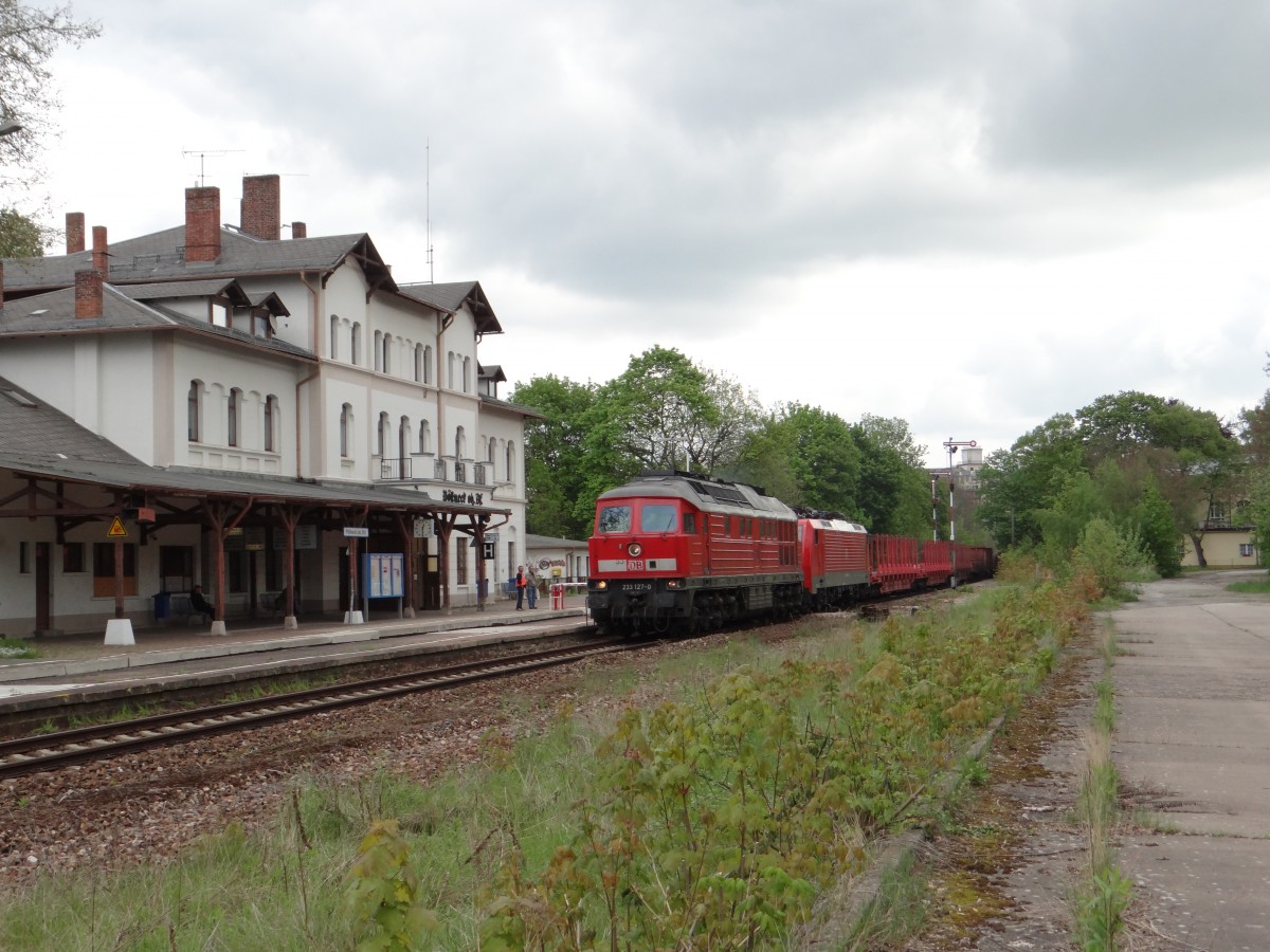 233 127 und 189 100 zusehen am 03.05.14 mit einem Umleiter in P��neck oberer Bahnhof. 