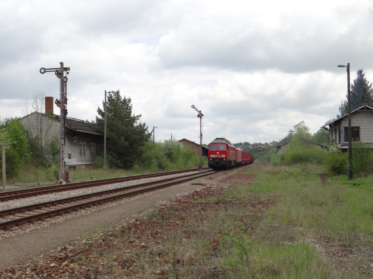 233 127 und 189 100 zusehen am 03.05.14 mit einem Umleiter bei der Ausfahrt in P��neck oberer Bahnhof. 