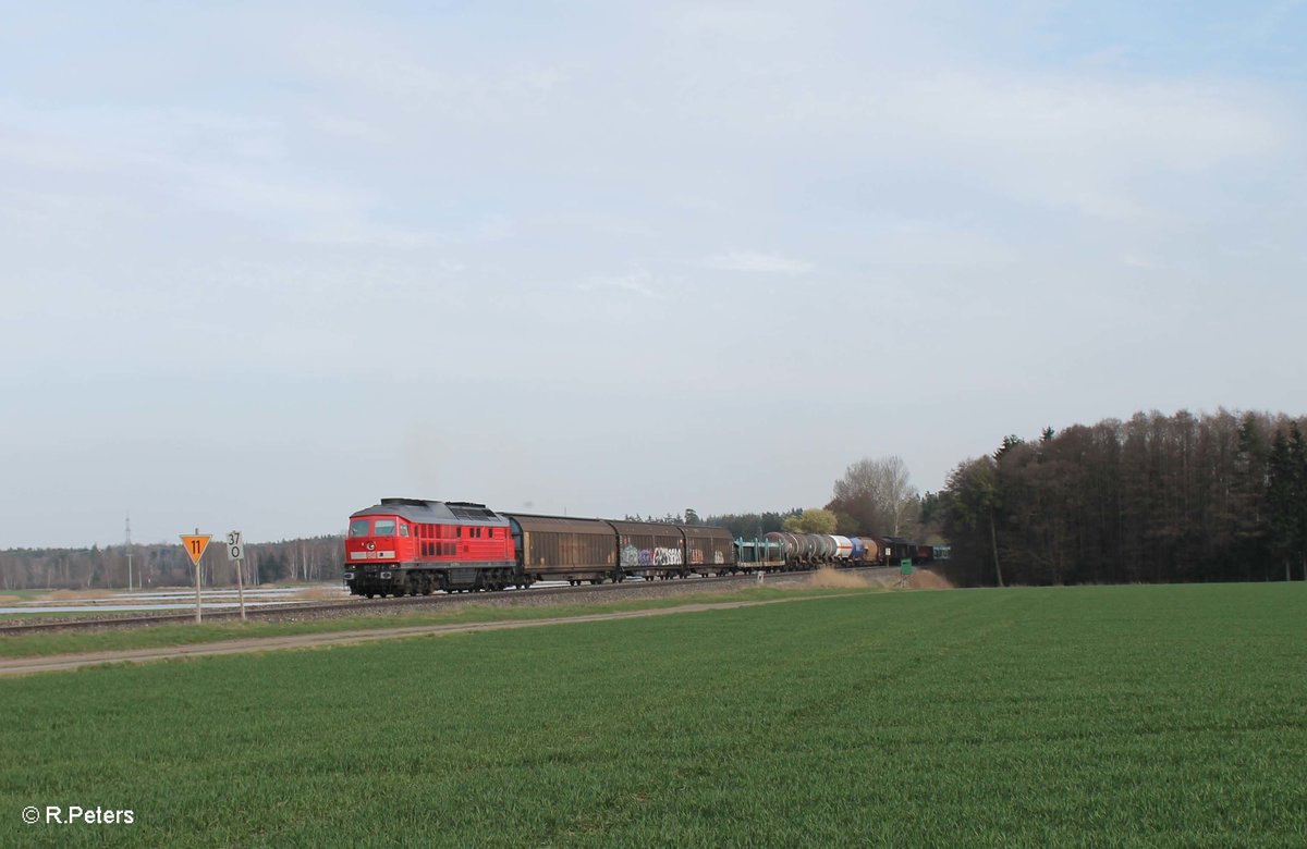 233 176-7 mit dem Frankenwald Umleiter 51724 Nürnberg - Leipzig Engelsdorf bei Oberteich. 05.04.16