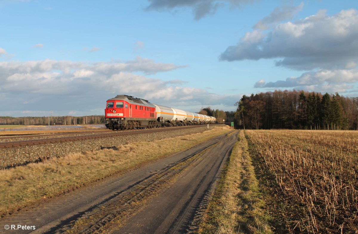 233 219-1 zog am 10.03.17 den GA 47383 NROB - XTCH im herrlichen Abendlich durch die Oberpfalz.