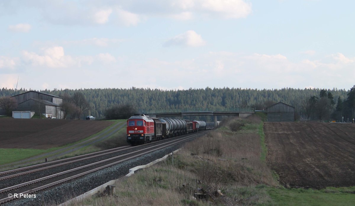 233 219-5 zieht bei Neudes mit dem 51724 NNR LLE Frankenwald Umleiter vorbei. 14.04.16