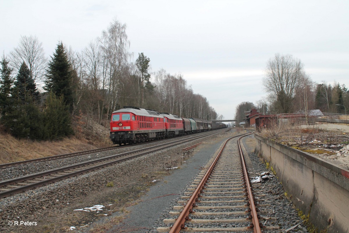 233 306-0 + 233 233 mit dem 51081 Seddin - Nürnberg bei der durchfahrt in Waldershof. 05.03.16