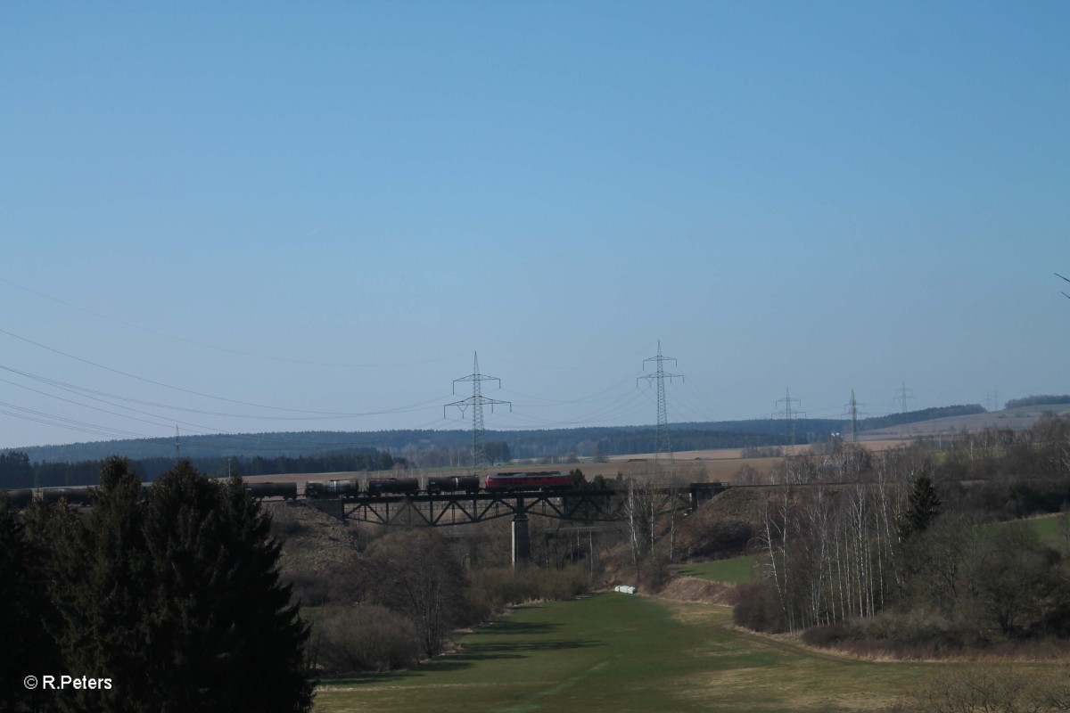 233 321 mit dem GC 47381 Kesselzug Nrnberg - Cheb auf dem Viadukt bei Seuen. 17.03.16