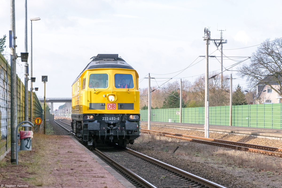 233 493-6 DGT - Deutsche Gleis- und Tiefbau GmbH kam solo durch Großwudicke und fuhr weiter in Richtung Rathenow. 31.01.2016