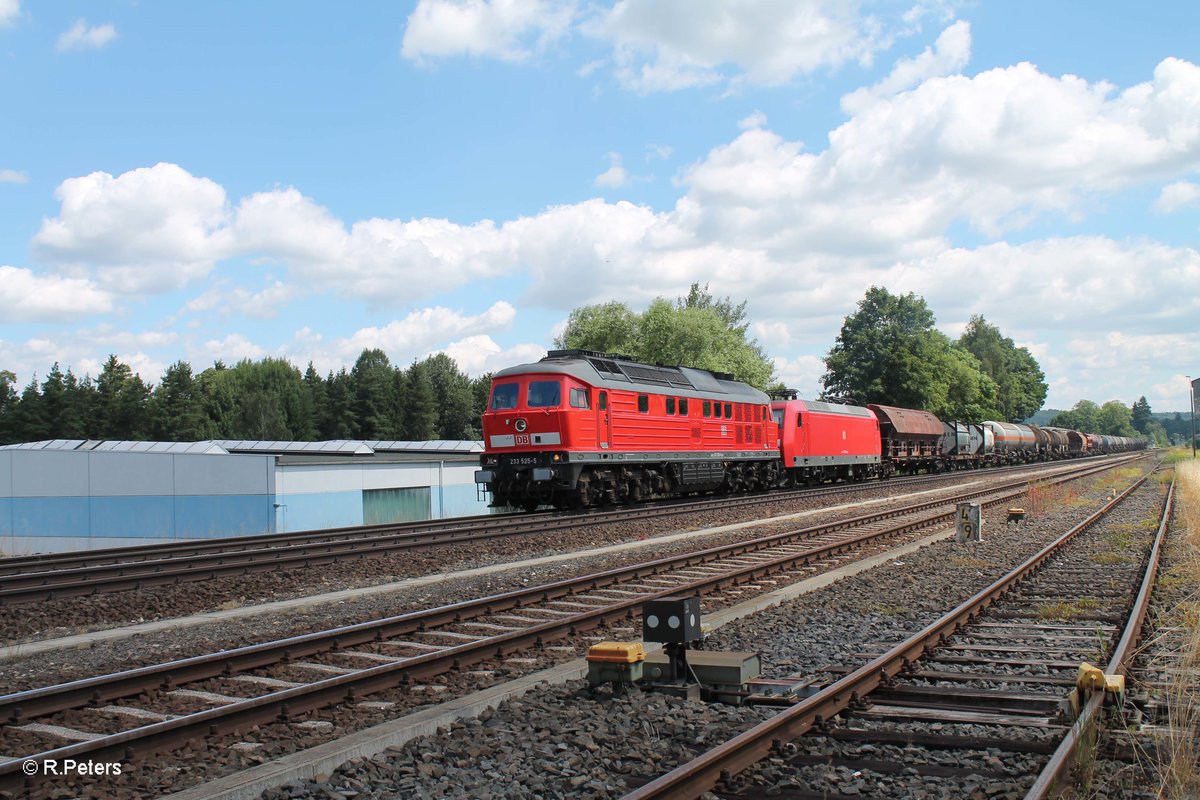 233 525-5 zieht die 145 010 und den 51722 NNR - LLE Frankenwald Umleiter durch Pechbrunn. 19.07.16