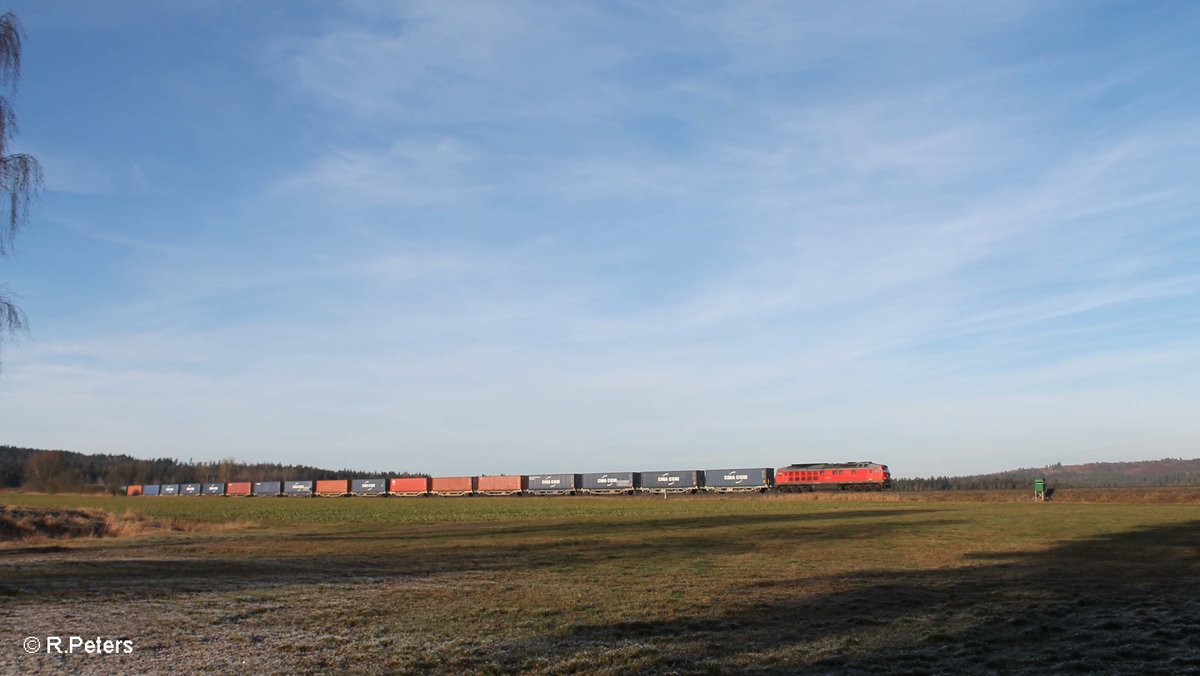 233 698 zieht den GA 47382 XTCH - Schwandorf bei Oberteich. 04.12.16