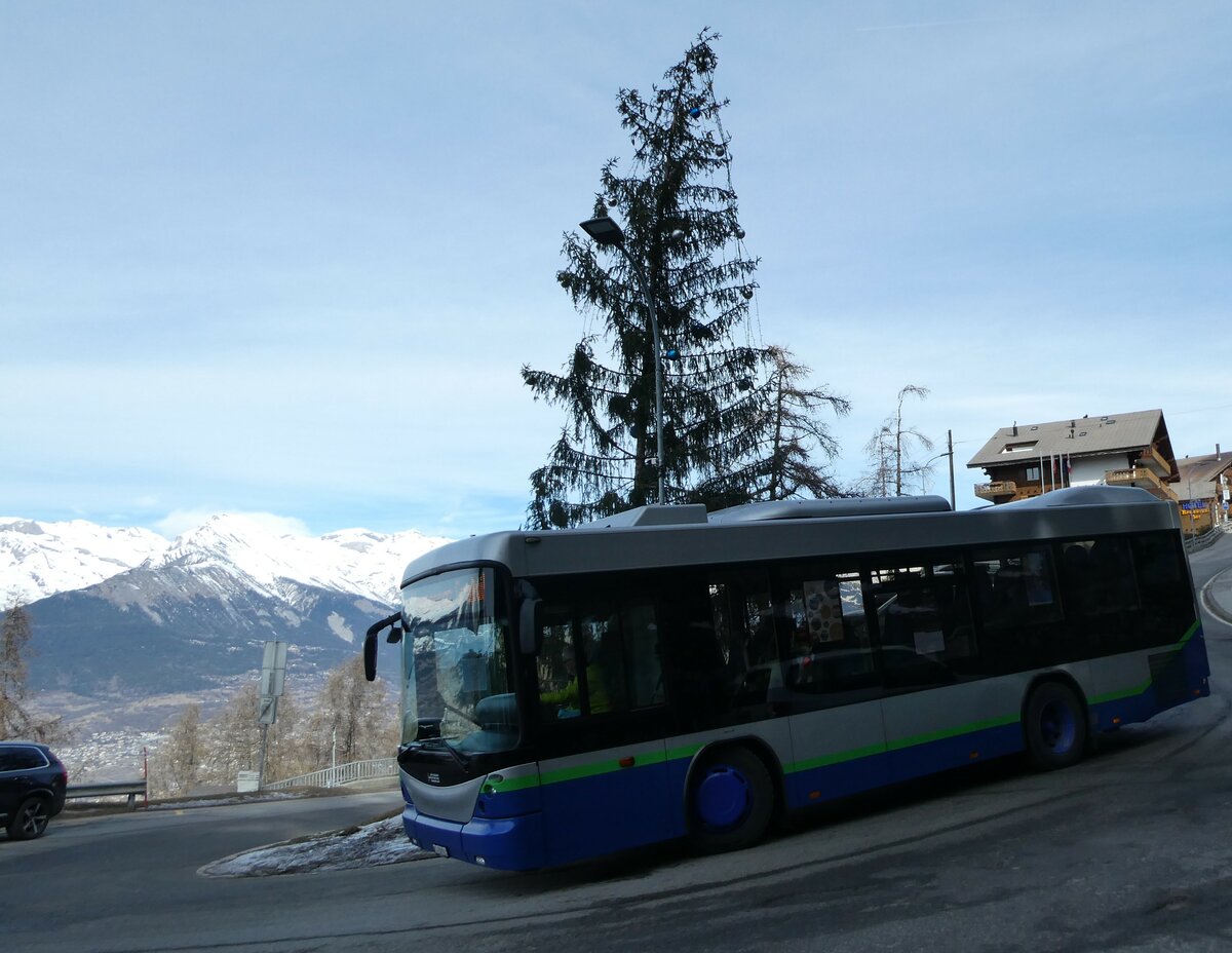 (233'024) - Interbus, Kerzers - VS 132'933 - Scania/Hess (ex TPL Lugano Nr. 208) am 20. Februar 2022 in Veysonnaz, Station (Einsatz Theytaz)