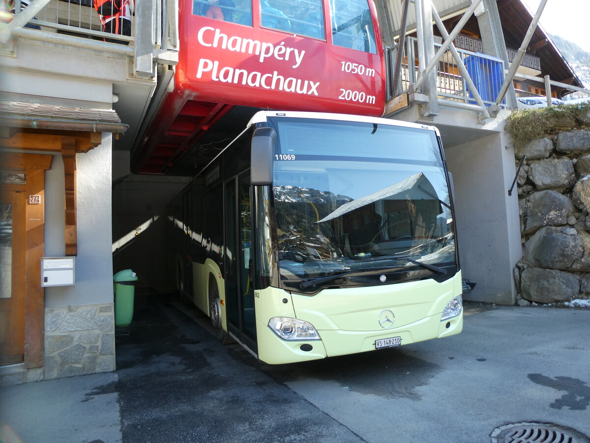 (233'201) - TPC Aigle - Nr. 662/VS 148'210 - Mercedes (ex Nr. CP27) am 26. Februar 2022 beim Bahnhof Champry