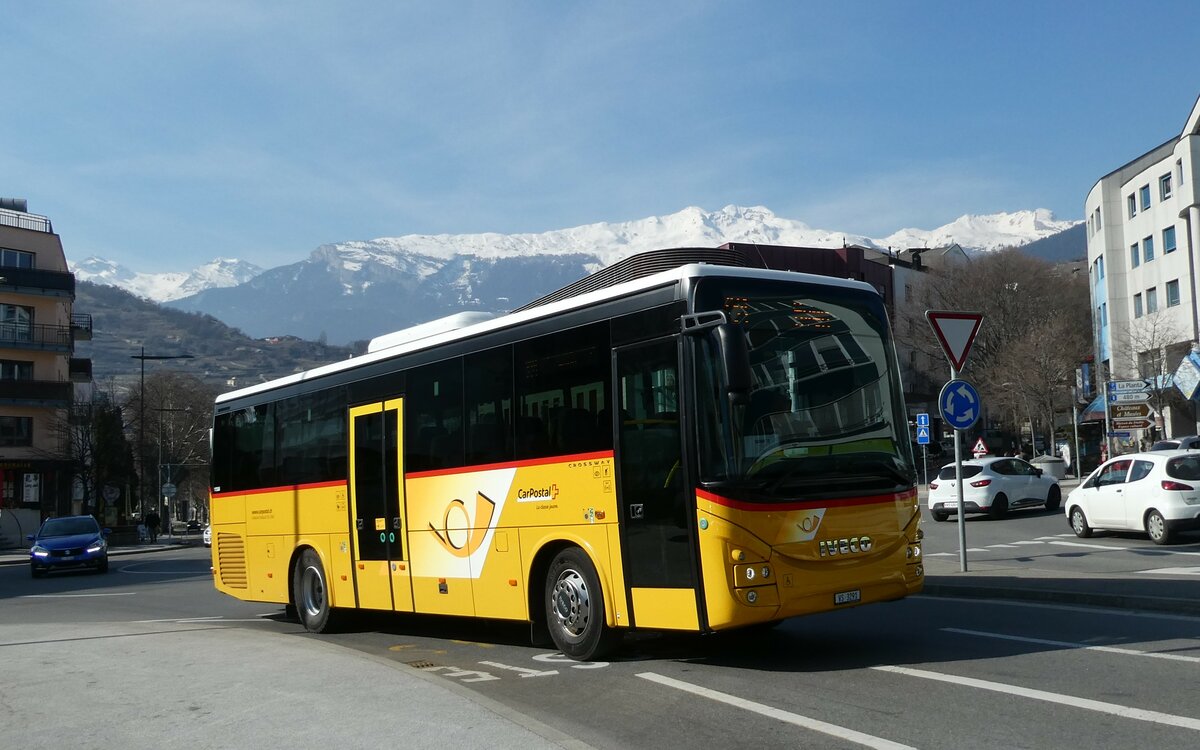 (233'462) - Evquoz, Erde - VS 3291 - Iveco am 7. Mrz 2022 beim Bahnhof Sion