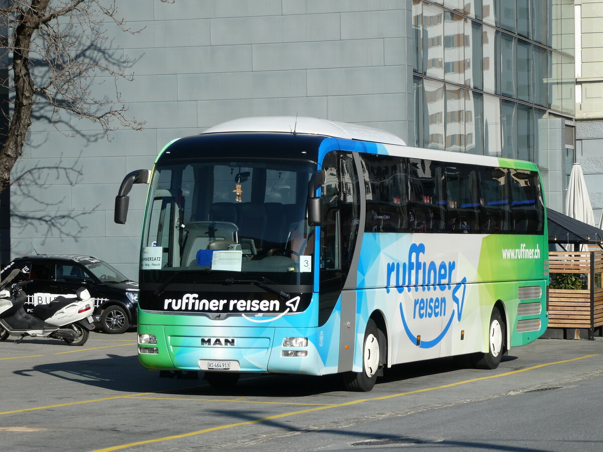 (233'476) - Ruffiner, Turtmann - VS 464'913 - MAN am 7. Mrz 2022 beim Bahnhof Brig