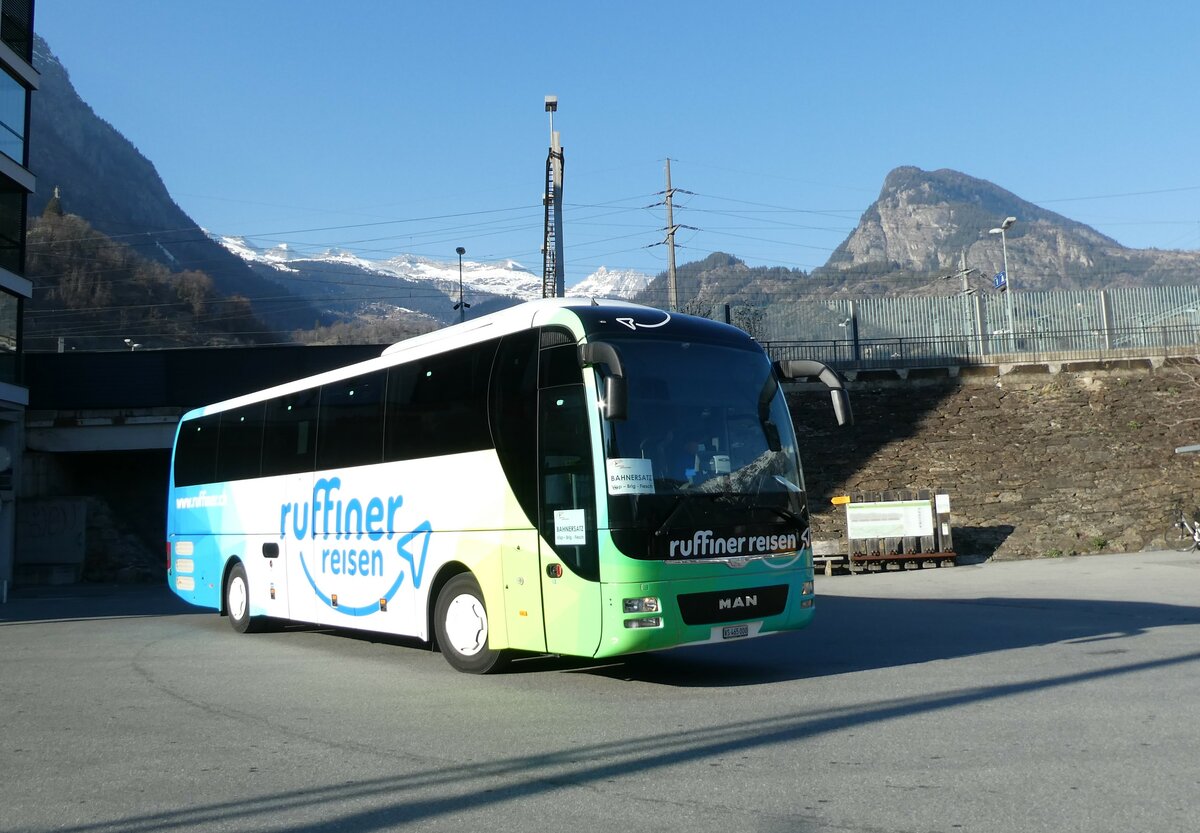 (233'490) - Ruffiner, Turtmann - VS 465'000 - MAN am 7. Mrz 2022 beim Bahnhof Brig 