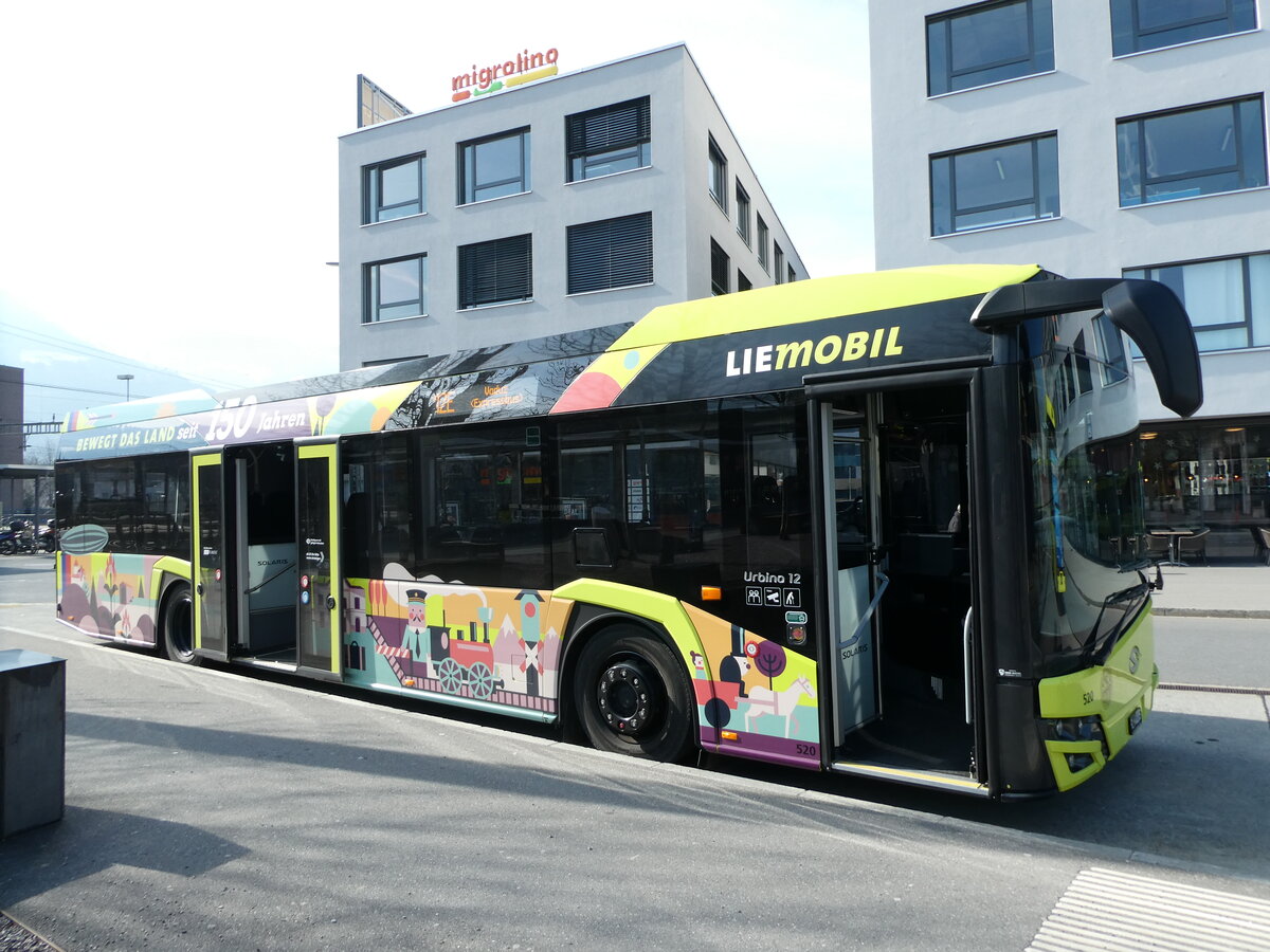 (233'561) - Aus Liechtenstein: BOS PS Anstalt, Vaduz - Nr. 520/FL 40'205 - Solaris am 8. Mrz 2022 beim Bahnhof Sargans