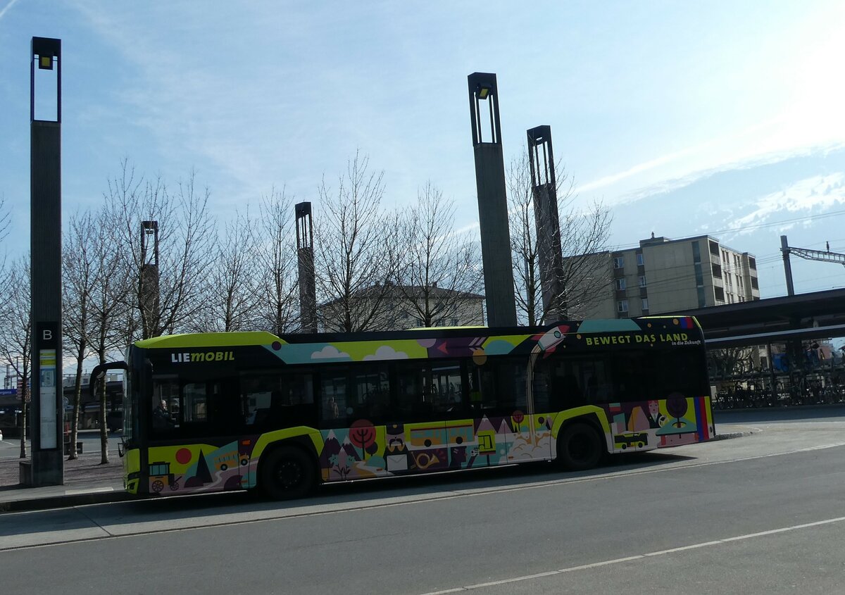 (233'563) - Aus Liechtenstein: BOS PS Anstalt, Vaduz - Nr. 520/FL 40'205 - Solaris am 8. Mrz 2022 beim Bahnhof Sargans