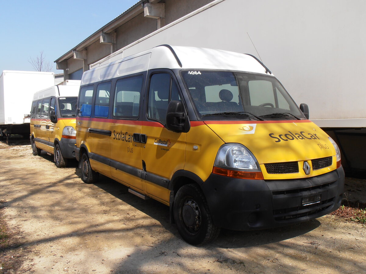 (234'045) - CarPostal Ouest - (VD 327'861) - Renault am 20. Mrz 2022 in Yverdon, Garage 3