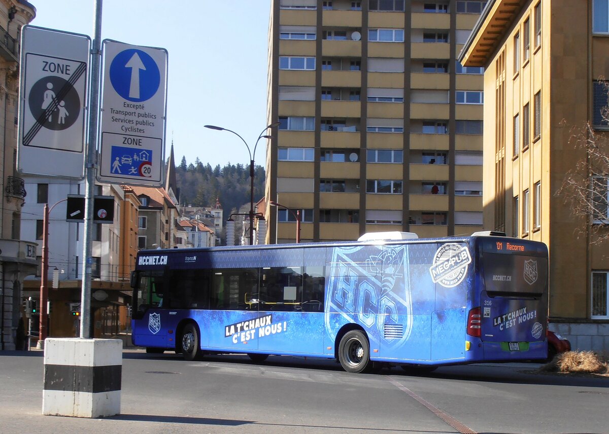 (234'102) - transN, La Chaux-de-Fonds - Nr. 316/NE 56'216 - Mercedes (ex TRN La Chaux-de-Fonds Nr. 316) am 26. Mrz 2022 beim Bahnhof La Chaux-de-Fonds