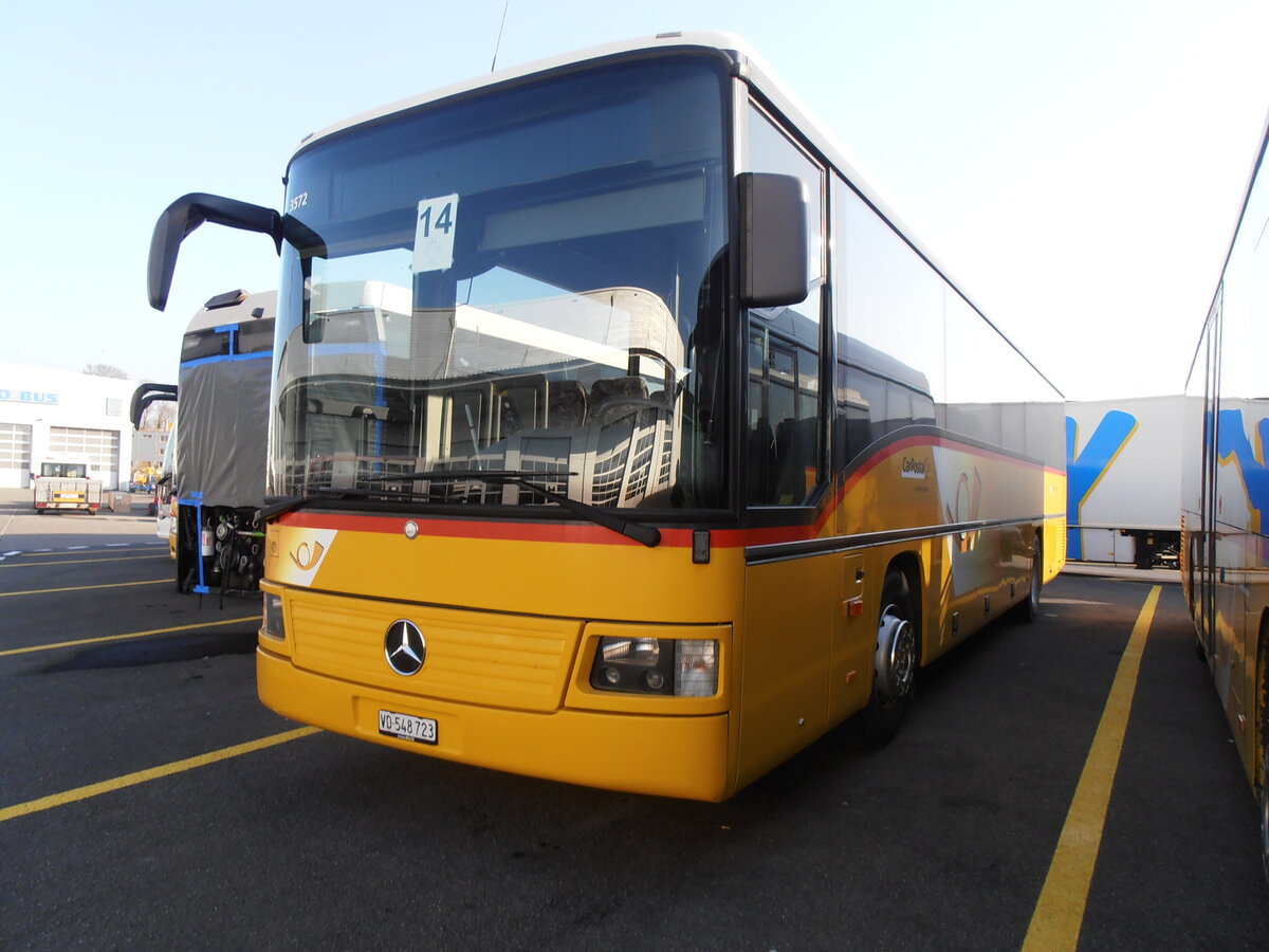 (234'111) - CarPostal Ouest - VD 548'723 - Mercedes am 26. Mrz 2022 in Kerzers, Interbus