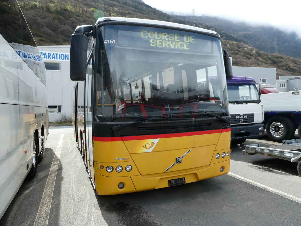 (234'271) - PostAuto Wallis - Nr. 2 - Volvo (ex CarPostal Ouest; ex SAPJV, L'Isle Nr. 11) am 9. April 2022 in Saxon, Garage Visa