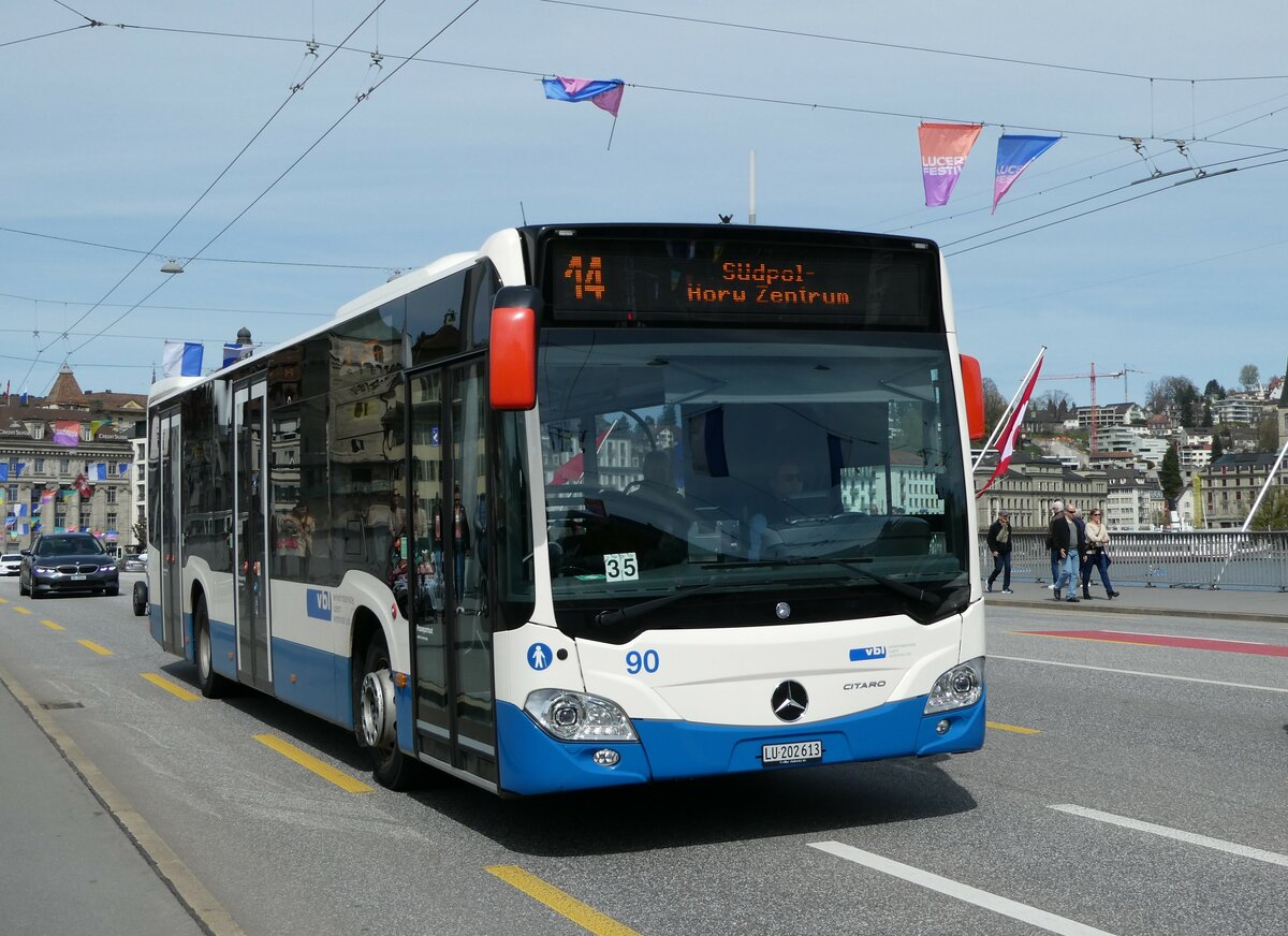 (234'428) - VBL Luzern - Nr. 90/LU 202'613 - Mercedes am 11. April 2022 in Luzern, Bahnhofbrcke