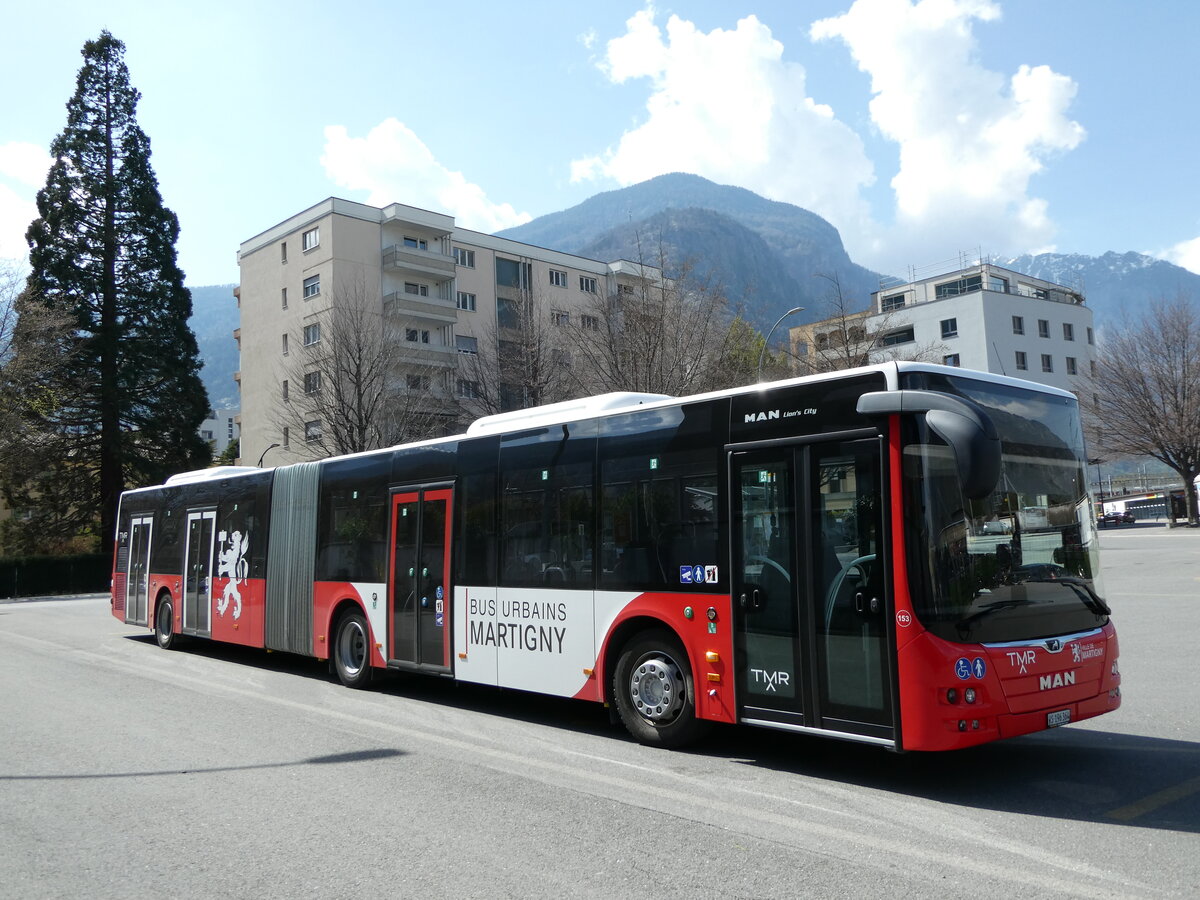 (234'605) - TMR Martigny - Nr. 153/VS 196'364 - MAN am 15. April 2022 beim Bahnhof Martigny