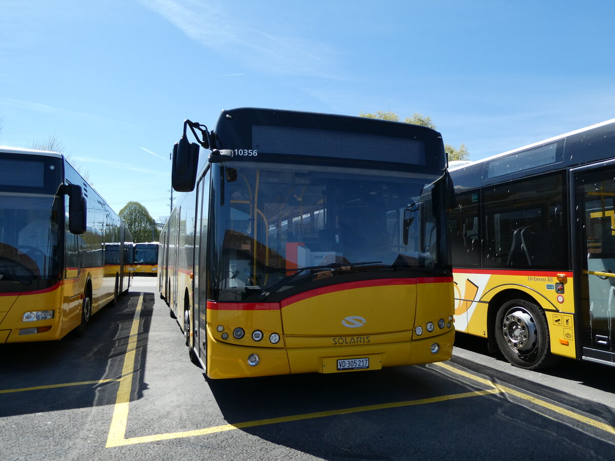 (234'751) - CarPostal Ouest - VD 305'217 - Solaris am 18. April 2022 in Yverdon, Garage