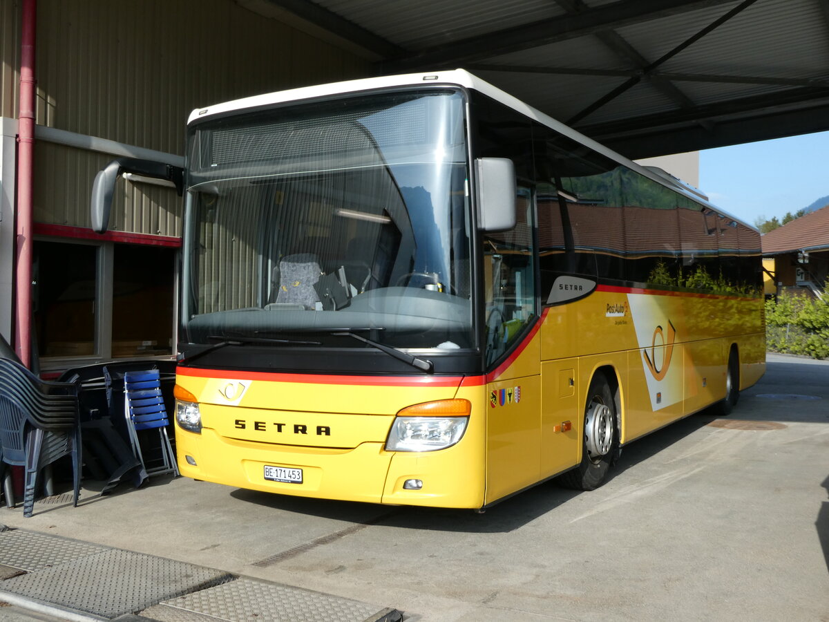 (235'436) - PostAuto Bern - Nr. 73/BE 171'453 - Setra (ex AVG Meiringen Nr. 73) am 8. Mai 2022 in Interlaken, Garage