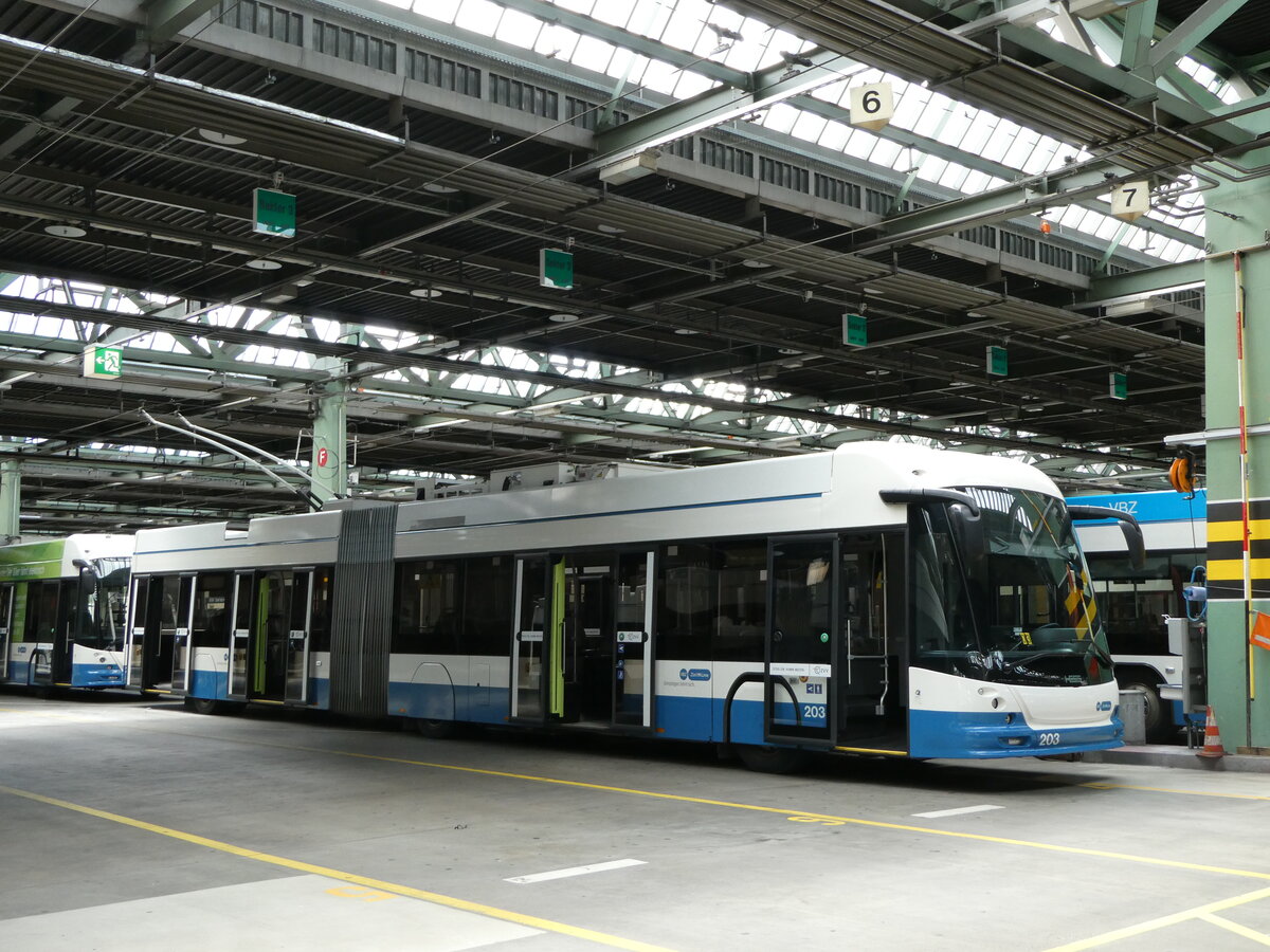 (236'402) - VBZ Zrich - Nr. 203 - Hess/Hess Gelenktrolleybus am 28. Mai 2022 in Zrich, Garage Hardau