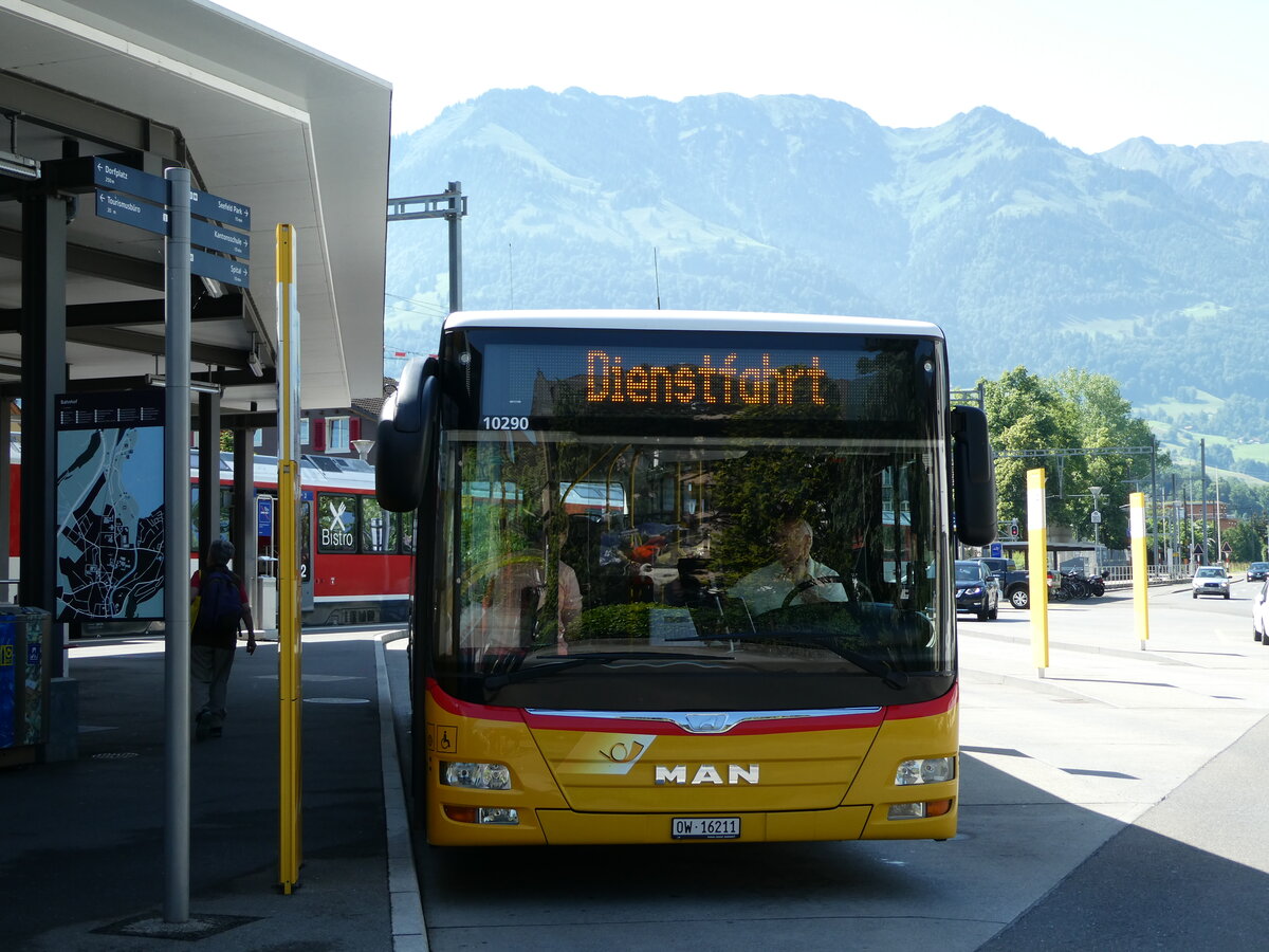 (236'559) - PostAuto Zentralschweiz - Nr. 11/OW 16'211 - MAN (ex Mattli, Wassen) am 4. Juni 2022 beim Bahnhof Sarnen