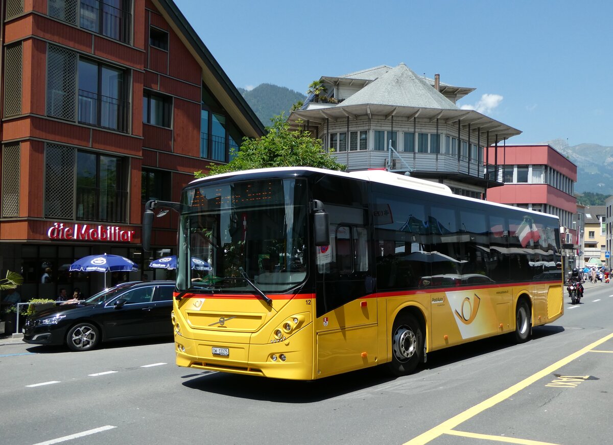 (236'716) - PostAuto Zentralschweiz - Nr. 12/OW 12'275 - Volvo (ex Dillier, Sarnen Nr. 12) am 4. Juni 2022 beim Bahnhof Sarnen