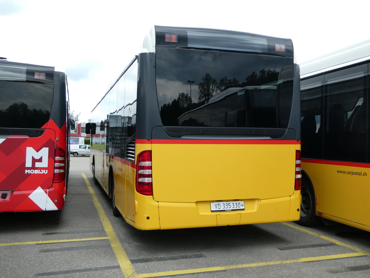 (236'901) - CarPostal Ouest - VD 335'330 - Mercedes am 6. Juni 2022 in Develier, Parkplatz