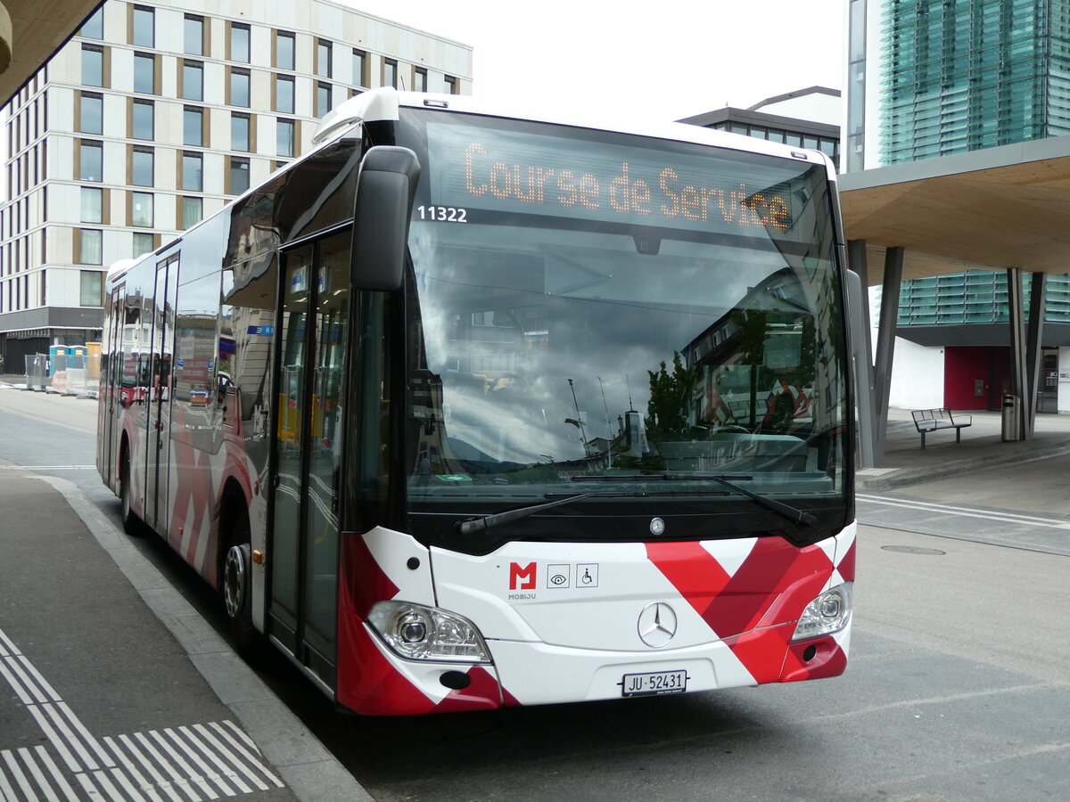 (236'917) - CarPostal Ouest - JU 52'431 - Mercedes am 6. Juni 2022 beim Bahnhof Delmont