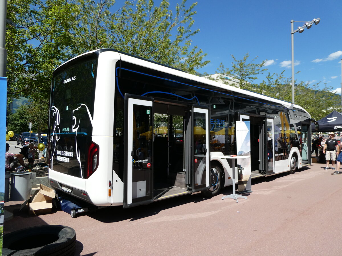 (237'160) - Engadin Bus, St. Moritz - Nr. 5/GR 97'505 - MAN am 12. Juni 2022 beim Bahnhof Landquart