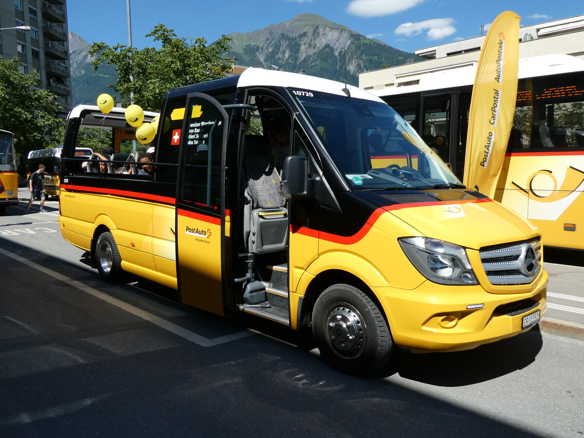 (237'174) - PostAuto Graubnden - GR 102'501 - Mercedes/Tomassini am 12. Juni 2022 beim Bahnhof Landquart