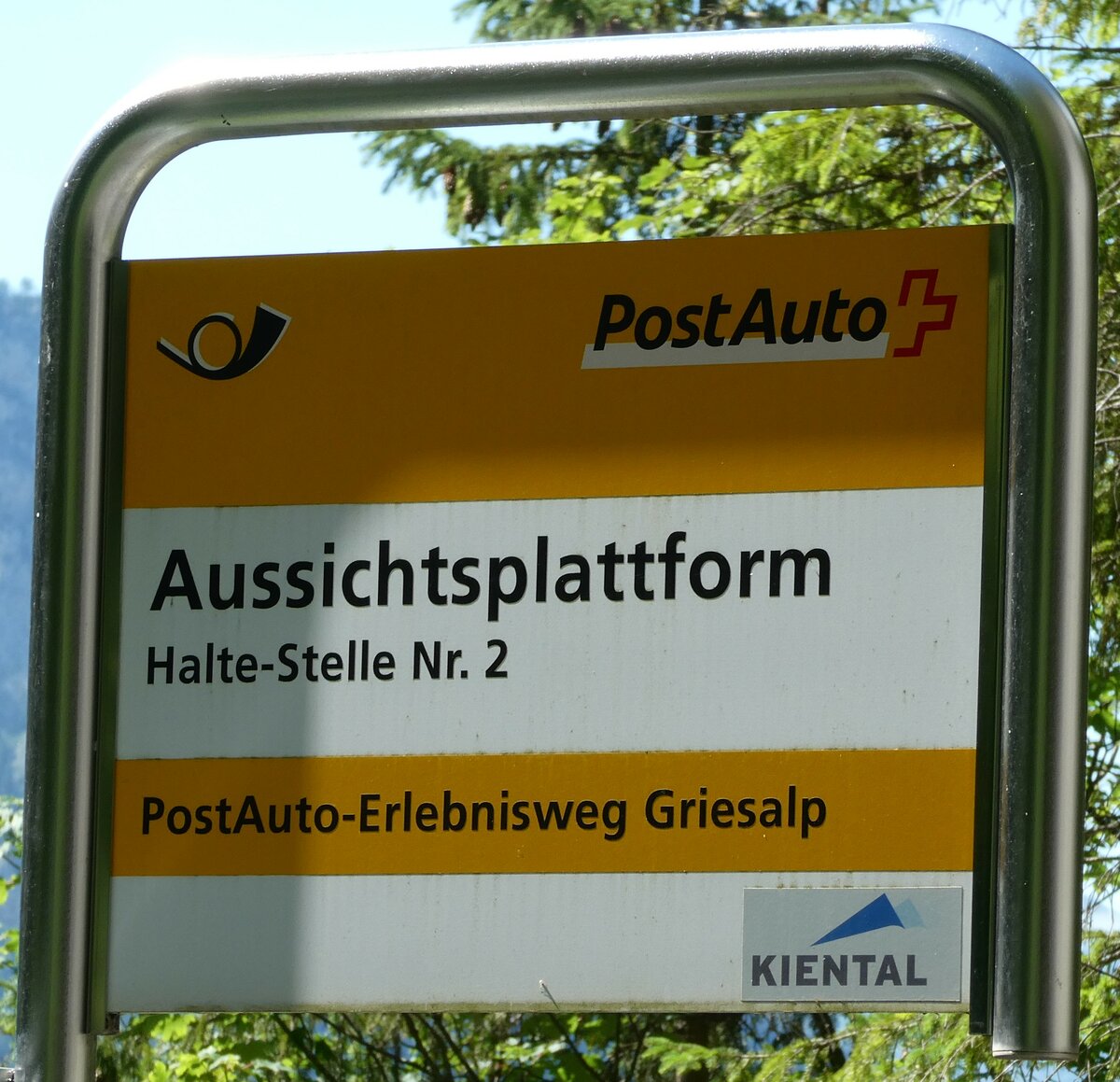 (237'661) - PostAuto-Haltestellenschild - Aussichtsplattform, Halte-Stelle Nr. 2 - am 26. Juni 2022 bei Kiental