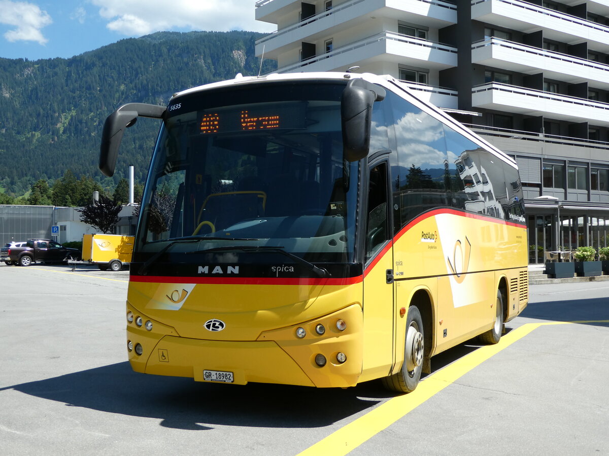 (237'797) - Buchli, Versam - GR 18'982 - MAN/Beulas am 2. Juli 2022 beim Bahnhof Ilanz