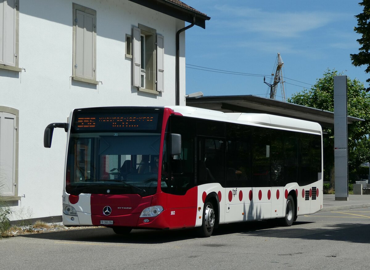 (237'861) - TPF Fribourg - Nr. 1012/FR 300'286 - Mercedes am 3. Juli 2022 beim Bahnhof Domdidier