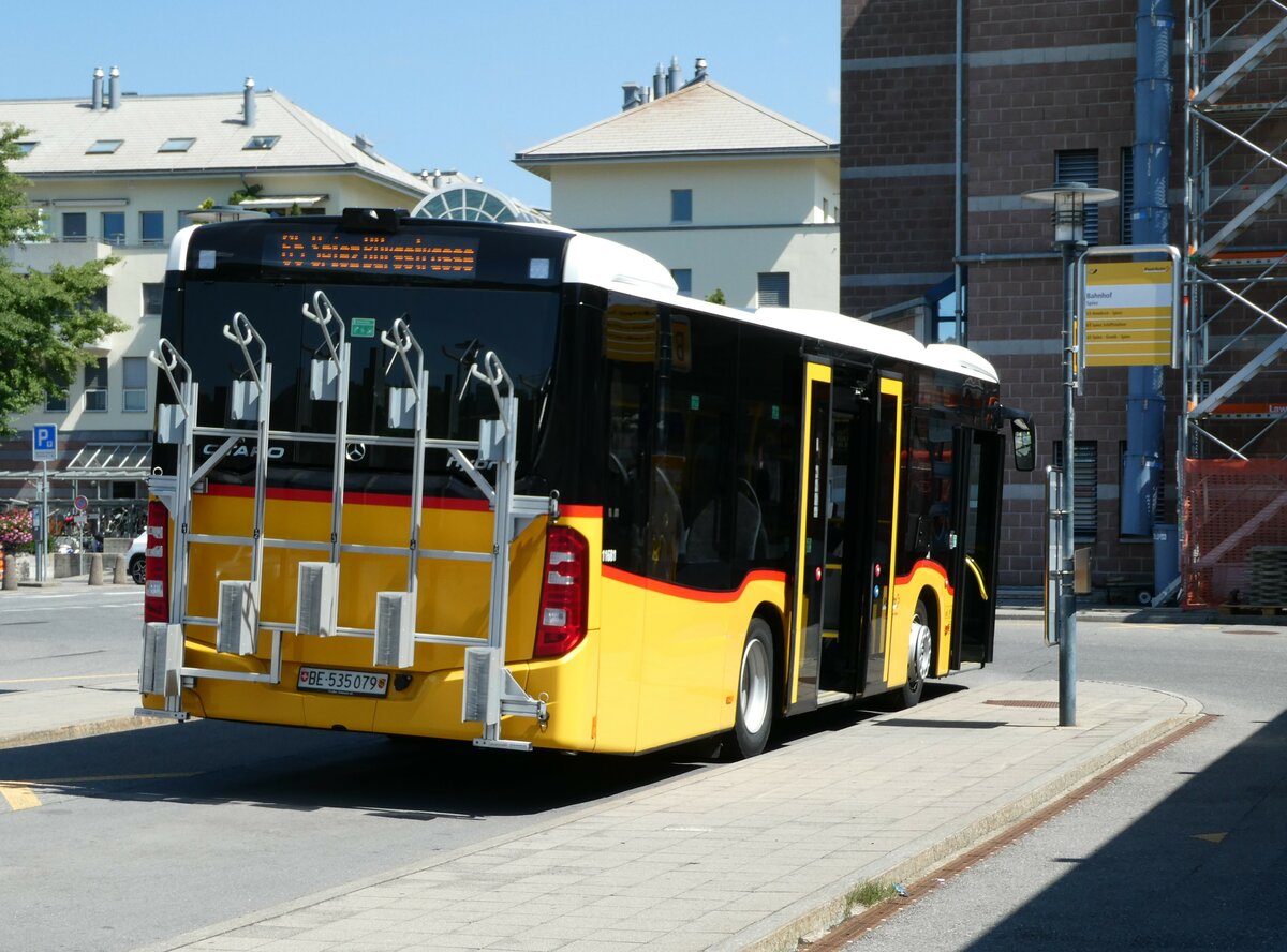 (238'024) - PostAuto Bern - BE 535'079 - Mercedes am 11. Juli 2022 beim Bahnhof Spiez