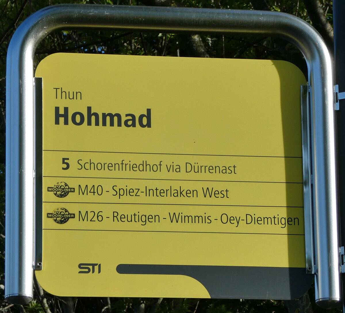 (238'037) - STI-Haltestellenschild - Thun, Hohmad - am 12. Juli 2022