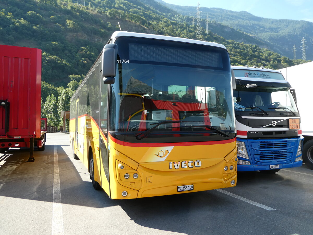 (238'081) - PostAuto Wallis - Nr. 7/VS 355'169 - Iveco am 16. Juli 2022 in Saxon, Garage Visa