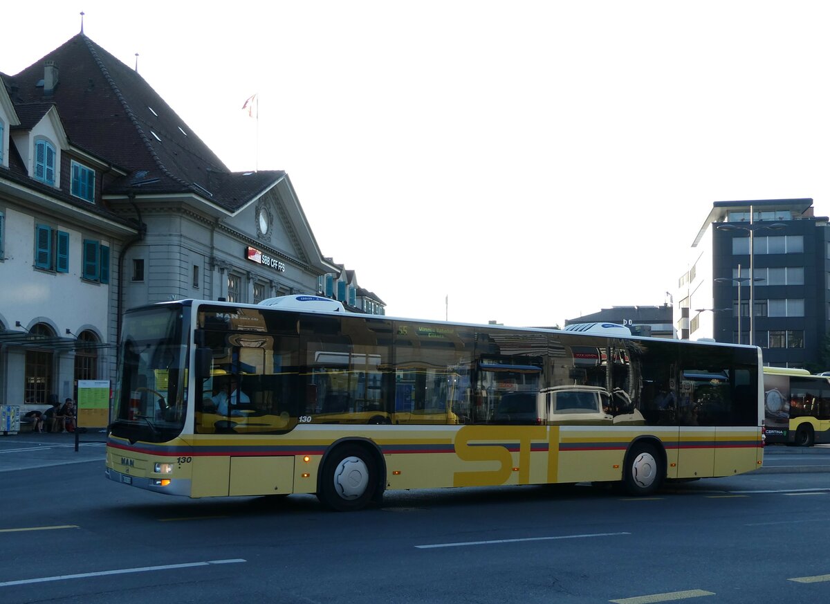 (238'206) - STI Thun - Nr. 130/BE 801'130 - MAN am 16. Juli 2022 beim Bahnhof Thun