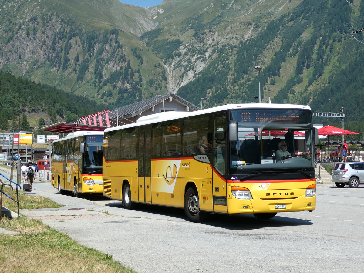 (238'445) - PostAuto Bern - Nr. 70/BE 653'387 - Setra am 24. Juli 2022 beim Bahnhof Oberwald