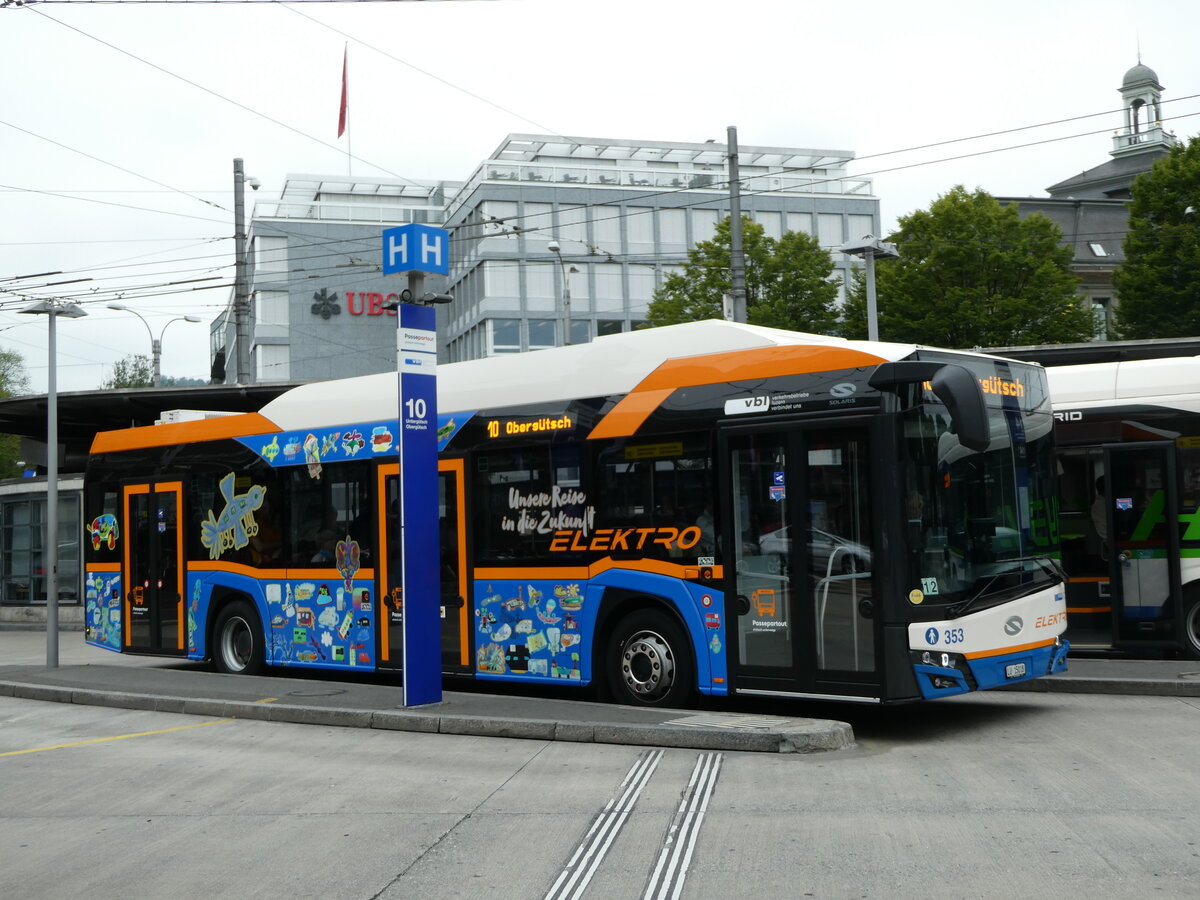 (238'888) - VBL Luzern - Nr. 353/LU 15'018 - Solaris am 7. August 2022 beim Bahnhof Luzern