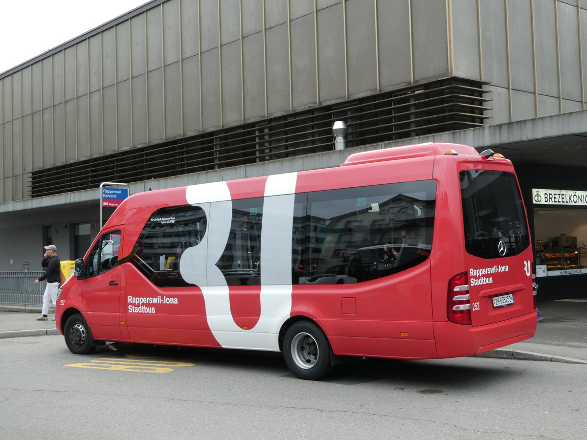 (239'115) - VZO Grningen - Nr. 252/ZH 655'252 - Mercedes am 20. August 2022 beim Bahnhof Rapperswil