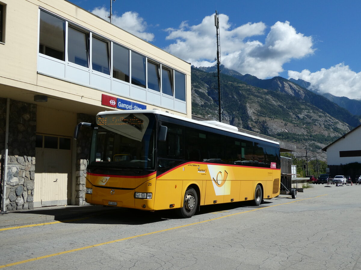 (239'358) - Jaggi, Kippel - Nr. 25/VS 24'043 - Irisbus am 21. August 2022 beim Bahnhof Gampel-Steg