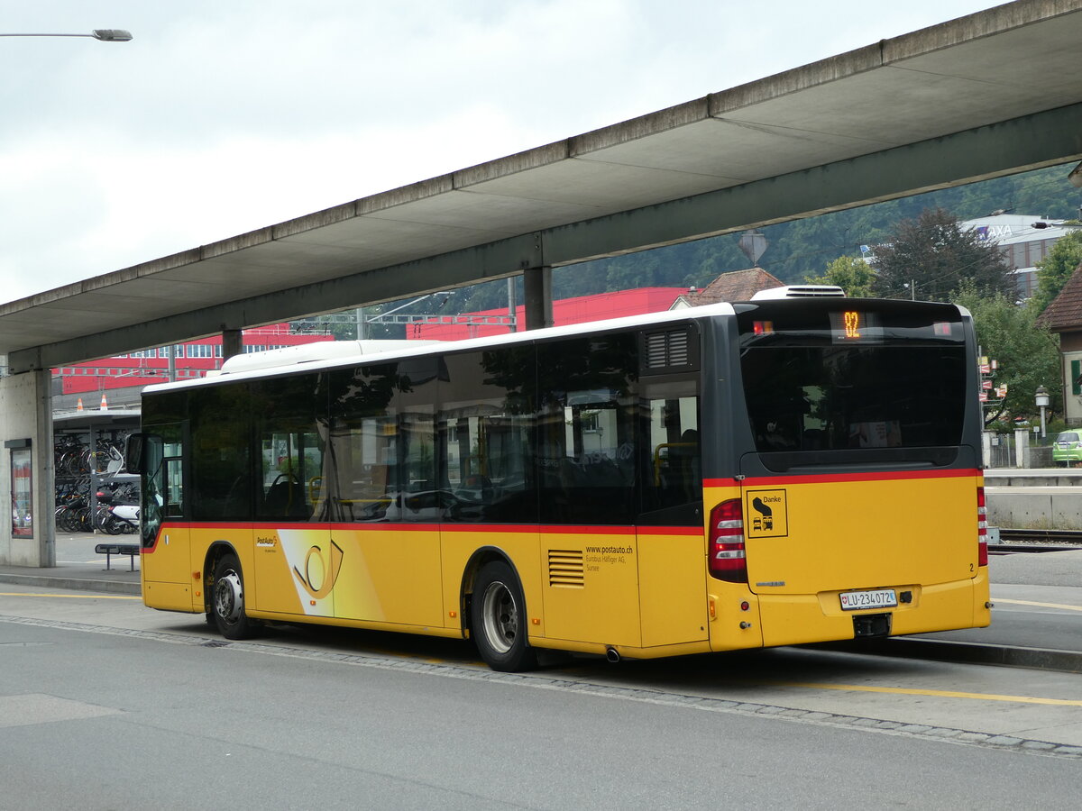 (239'511) - Hfliger, Sursee - Nr. 2/LU 234'072 - Mercedes am 27. August 2022 beim Bahnhof Sursee