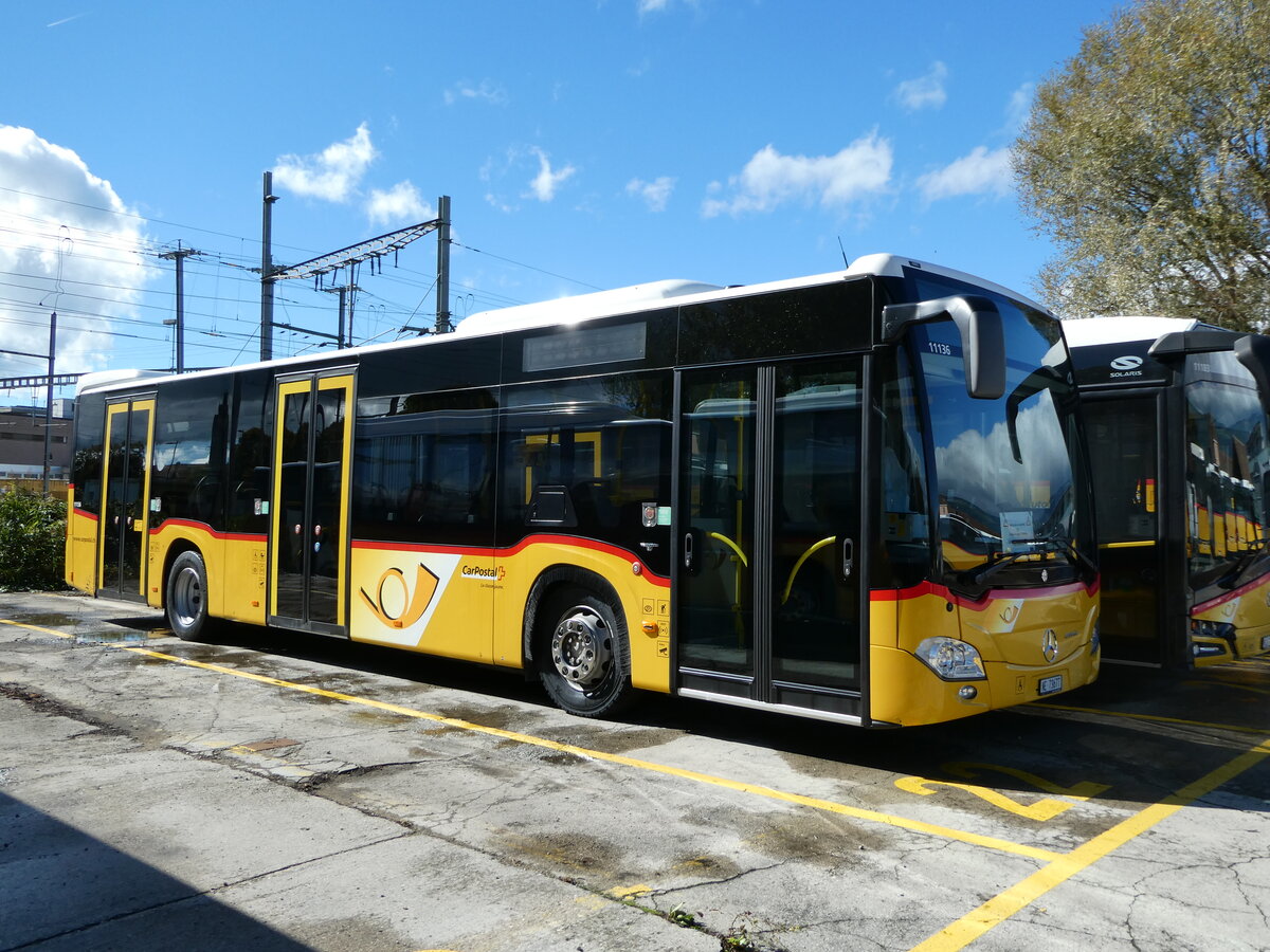 (240'562) - CarPostal Ouest - NE 73'677 - Mercedes am 2. Oktober 2022 in Yverdon, Garage